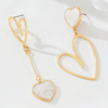 Boucles asymétriques l'air amoureuse