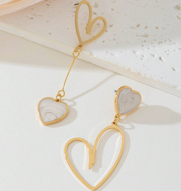 Boucles asymétriques l'air amoureuse