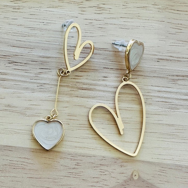 Boucles asymétriques l'air amoureuse